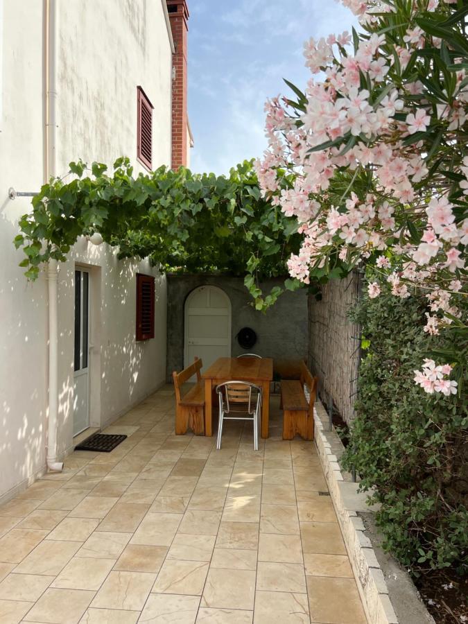 Apartmani Tonko Račišće 외부 사진